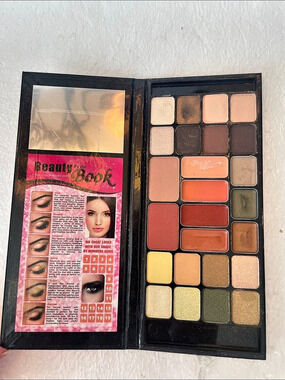 The Color Workshop Beauty by the Book Makeup Palette Pink & Brown NWT